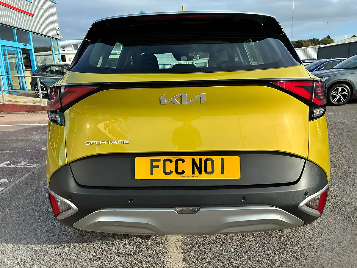 Used 2023 Kia Sportage 2 Yellow - Interior and Exterior details 10