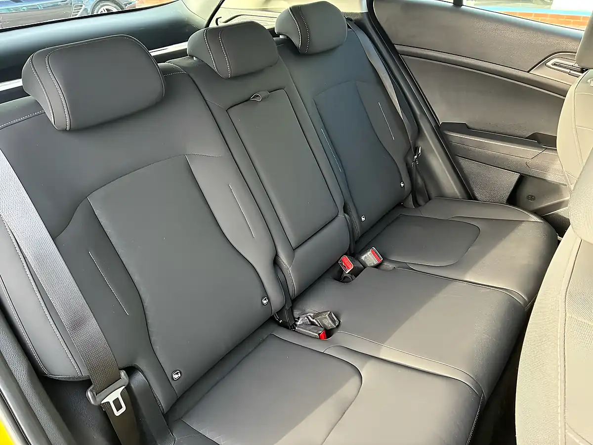 Used 2023 Kia Sportage 2 Yellow - Interior and Exterior details 14