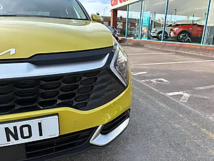 Used 2023 Kia Sportage 2 Yellow - Interior and Exterior details 15