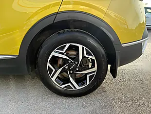 Used 2023 Kia Sportage 2 Yellow - Interior and Exterior details 16