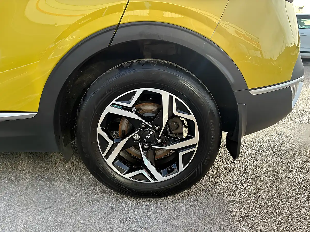 Used 2023 Kia Sportage 2 Yellow - Interior and Exterior details 16