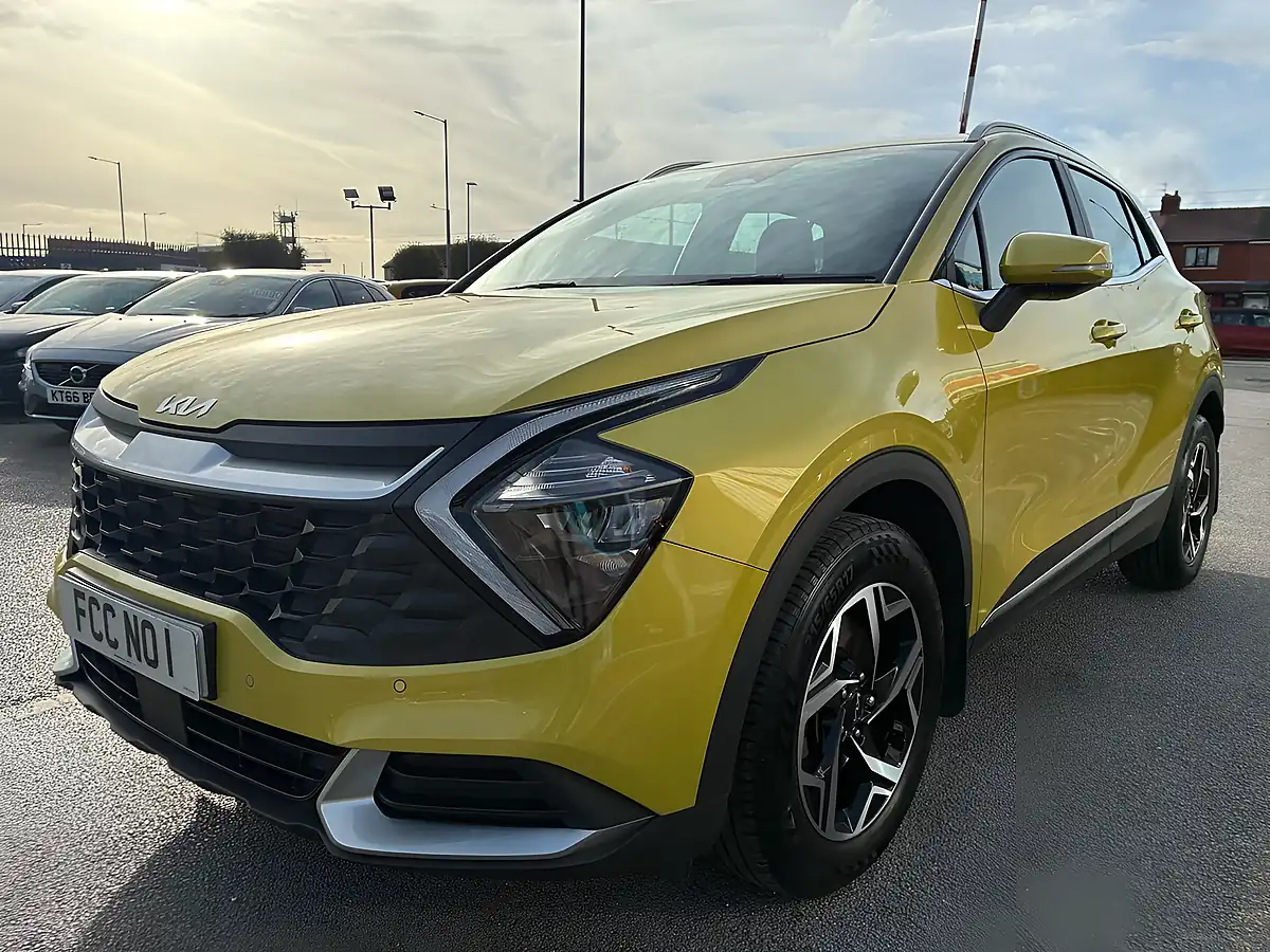 Used 2023 Kia Sportage 2 Yellow - Interior and Exterior details 3