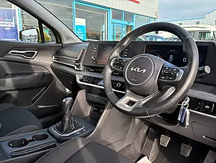 Used 2023 Kia Sportage 2 Yellow - Interior and Exterior details 6