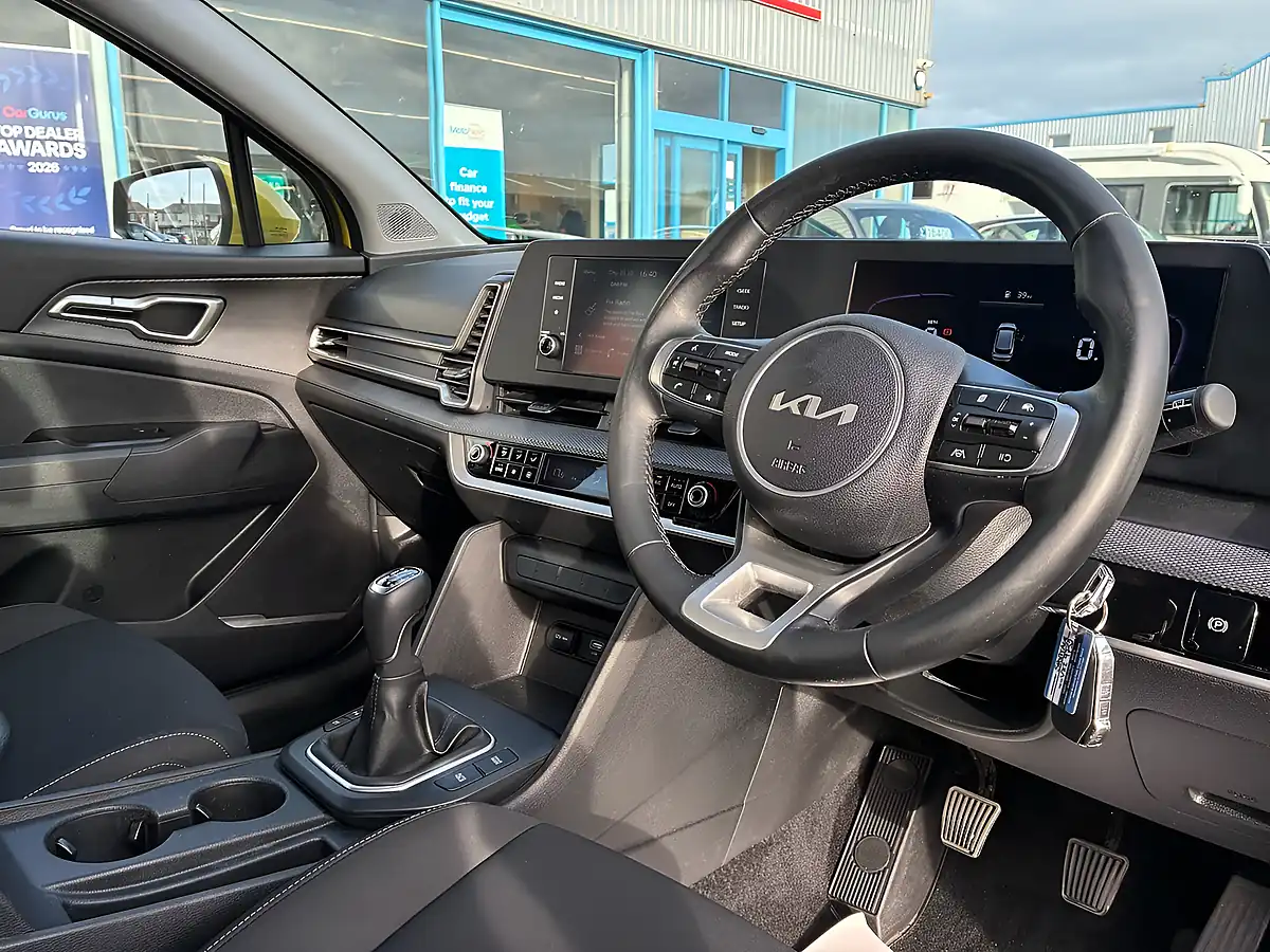 Used 2023 Kia Sportage 2 Yellow - Interior and Exterior details 6