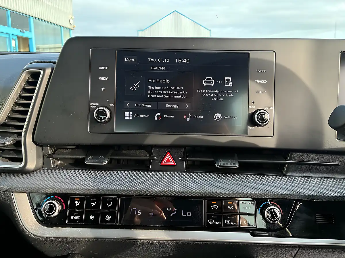 Used 2023 Kia Sportage 2 Yellow - Interior and Exterior details 9