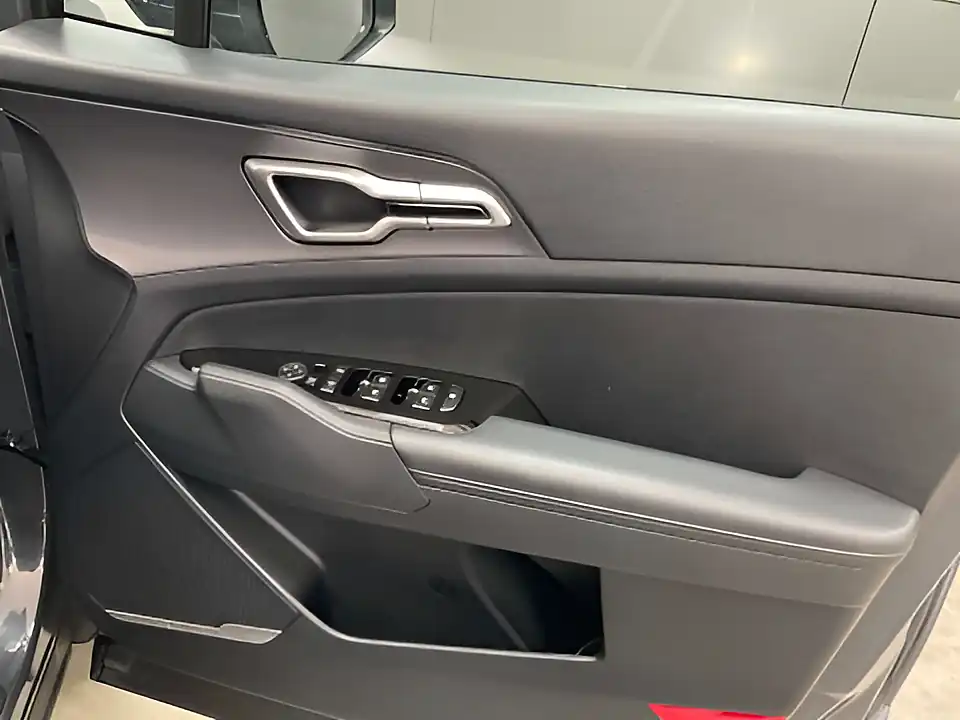 Used 2023 Kia Sportage 3 Grey - Interior and Exterior details 12