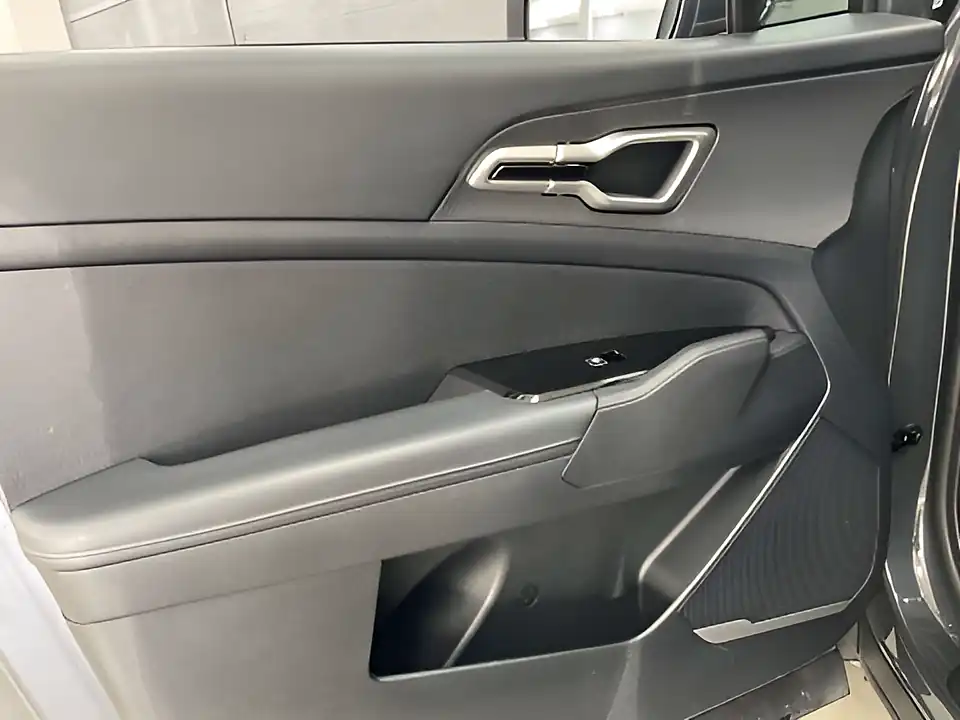 Used 2023 Kia Sportage 3 Grey - Interior and Exterior details 17