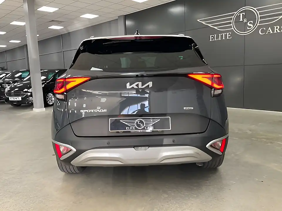 Used 2023 Kia Sportage 3 Grey - Interior and Exterior details 7