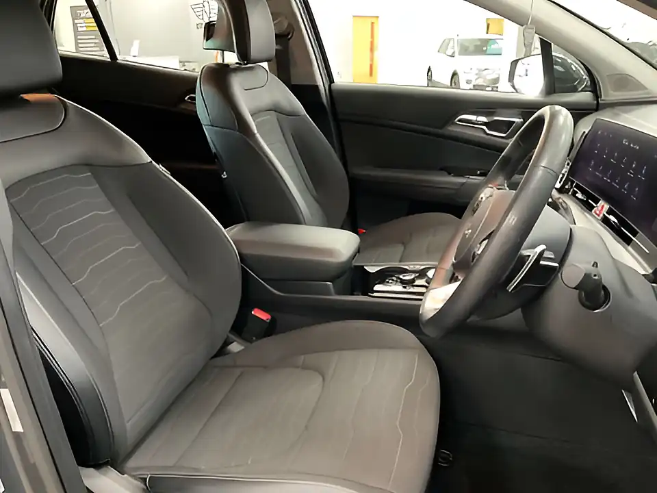 Used 2023 Kia Sportage 3 Grey - Interior and Exterior details 9