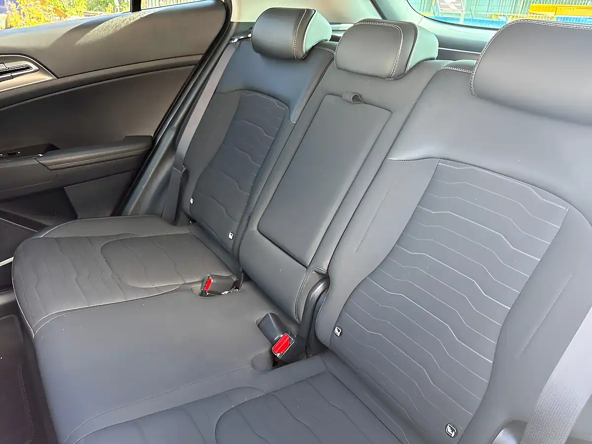 Used 2023 Kia Sportage 3 Splash Lemon - Interior and Exterior details 14