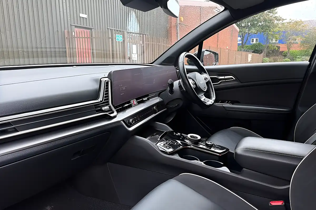 Used 2023 Kia Sportage GT-Line S Green - Interior and Exterior details 4