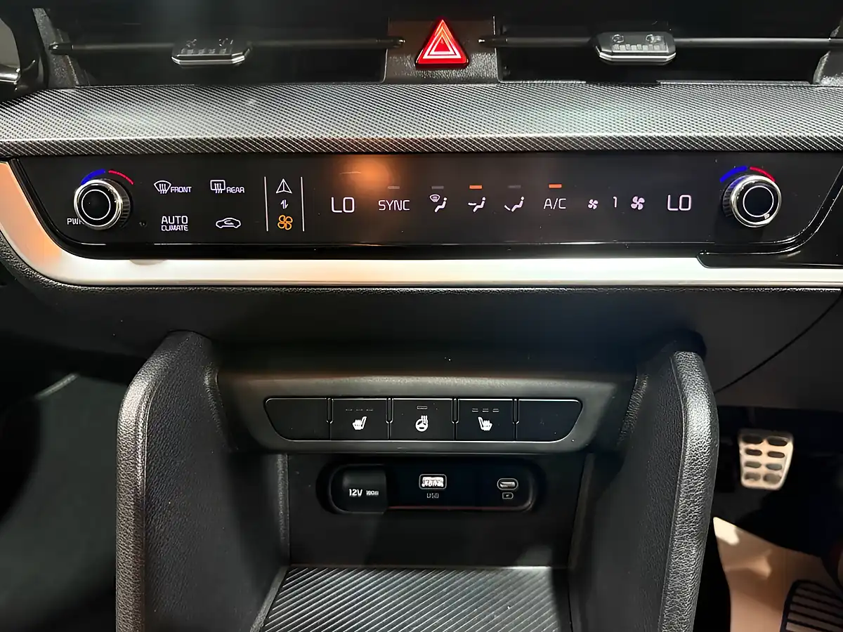 Used 2023 Kia Sportage GT-Line Silver - Interior and Exterior details 16