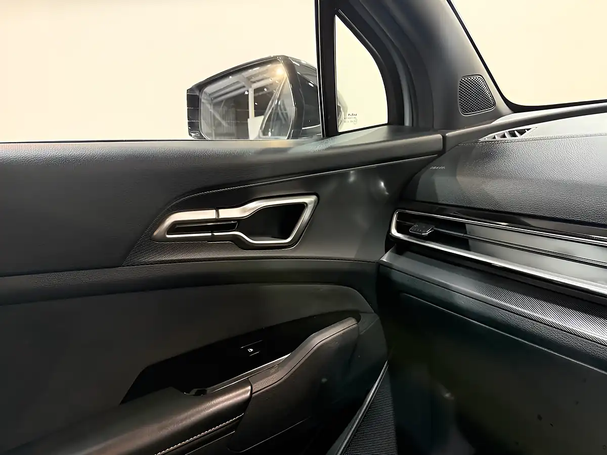 Used 2023 Kia Sportage GT-Line Silver - Interior and Exterior details 17