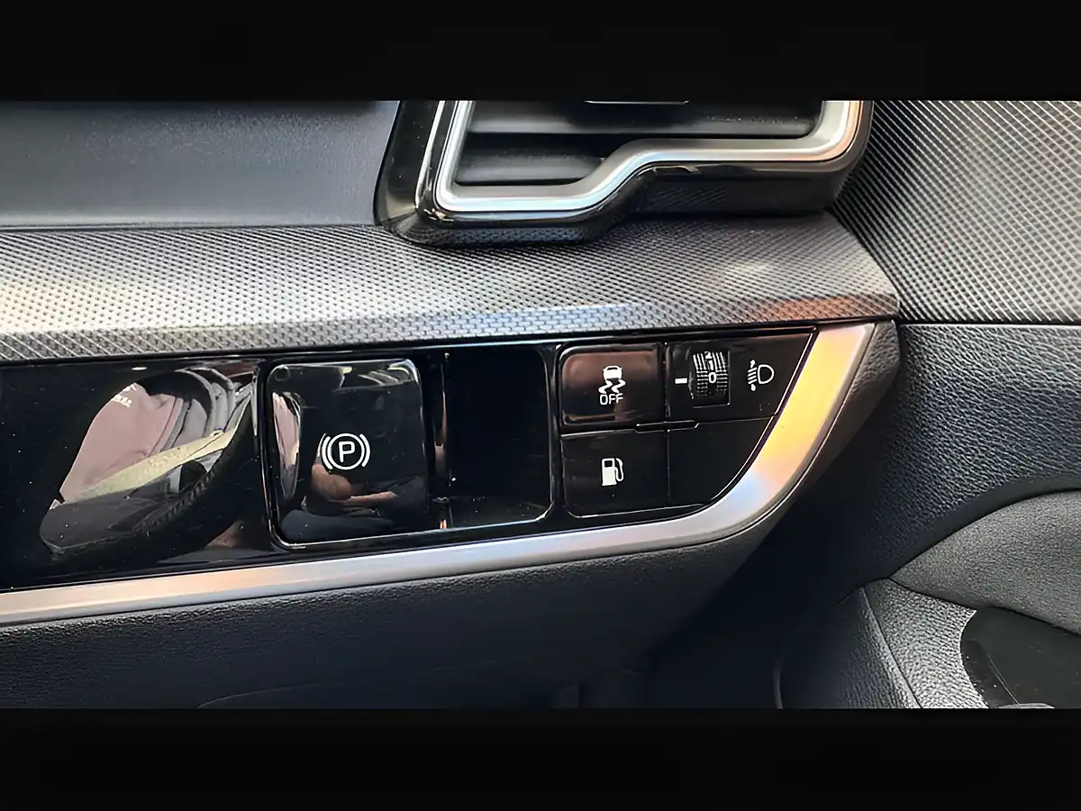 Used 2023 Kia Sportage GT-Line Silver - Interior and Exterior details 15