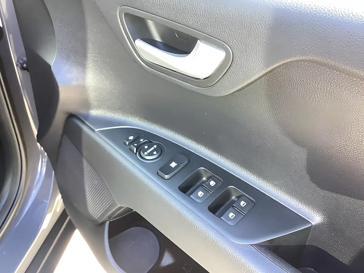 Used 2023 Kia Stonic 2 Grey - Interior and Exterior details 15