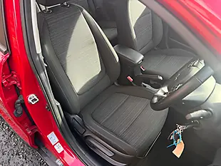 Used 2023 Kia Stonic 2 Red - Interior and Exterior details 10
