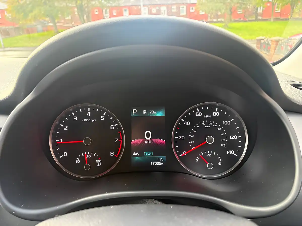 Used 2023 Kia Stonic 2 Red - Interior and Exterior details 13