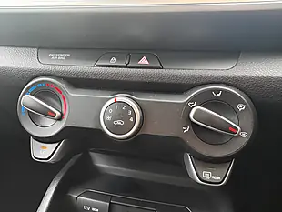 Used 2023 Kia Stonic 2 Red - Interior and Exterior details 16