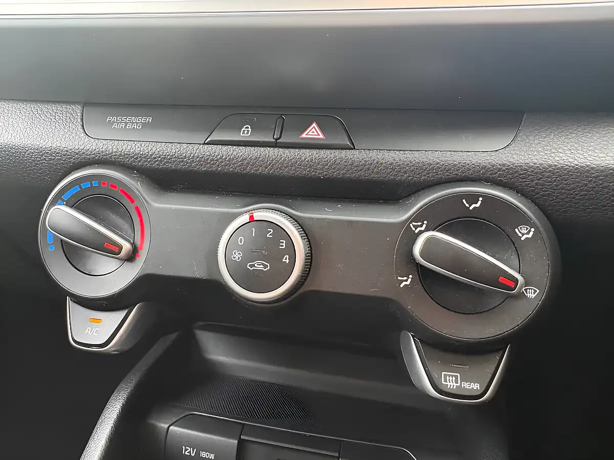 Used 2023 Kia Stonic 2 Red - Interior and Exterior details 16