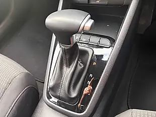 Used 2023 Kia Stonic 2 Red - Interior and Exterior details 17