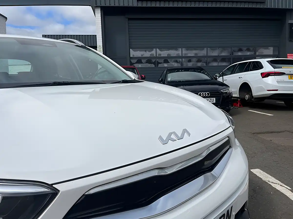 Used 2023 Kia Stonic 2 White - Interior and Exterior details 11