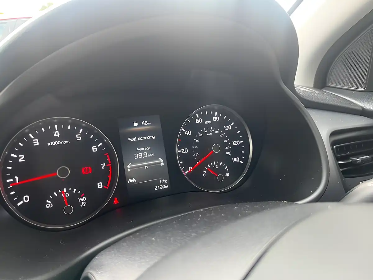 Used 2023 Kia Stonic 2 White - Interior and Exterior details 14