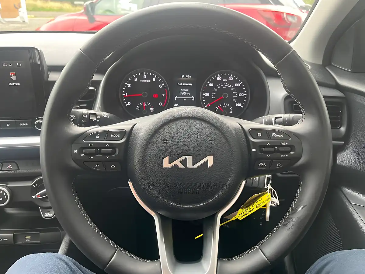 Used 2023 Kia Stonic 2 White - Interior and Exterior details 15