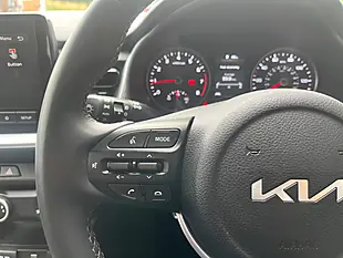 Used 2023 Kia Stonic 2 White - Interior and Exterior details 16