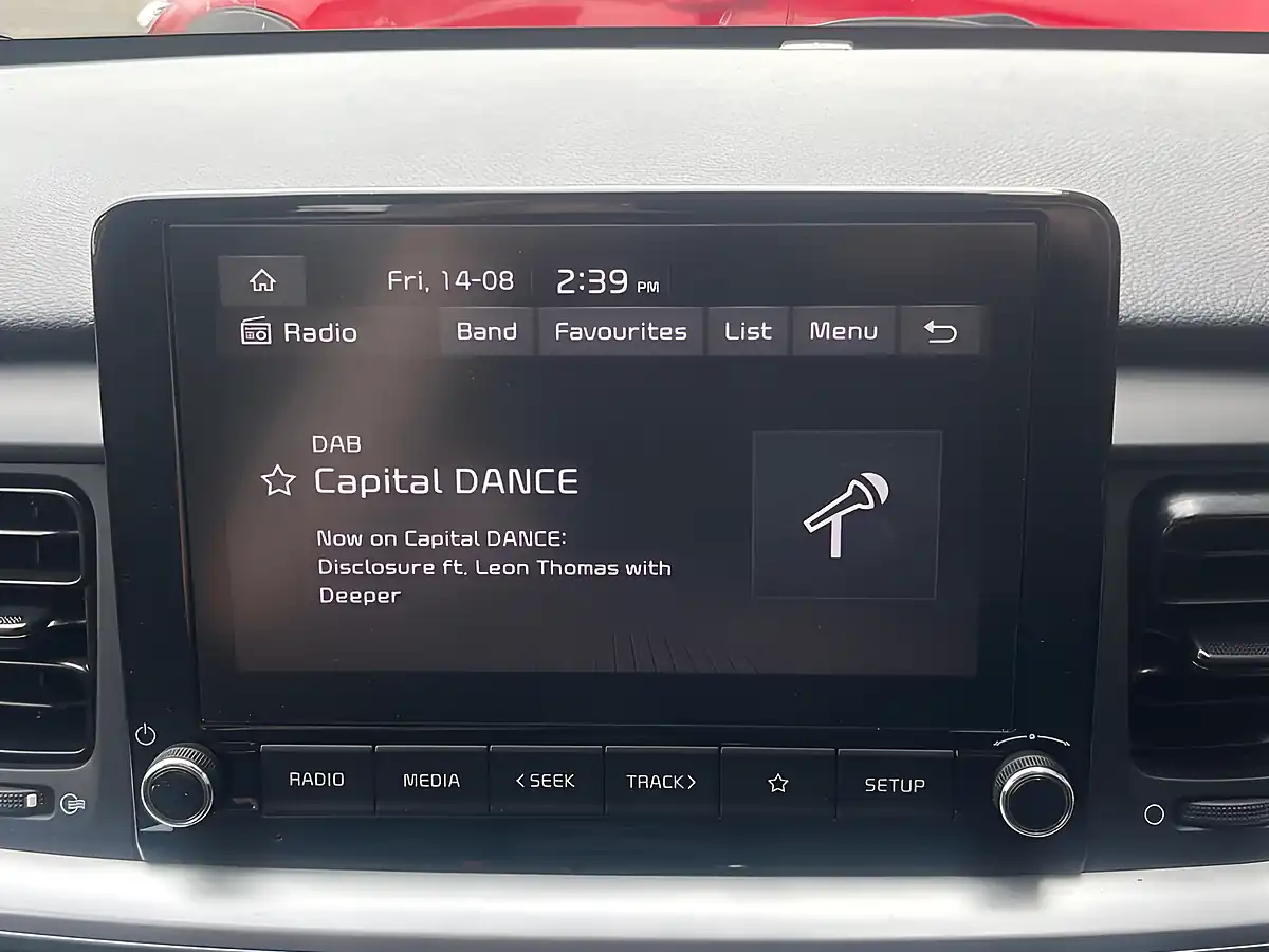 Used 2023 Kia Stonic 2 White - Interior and Exterior details 17