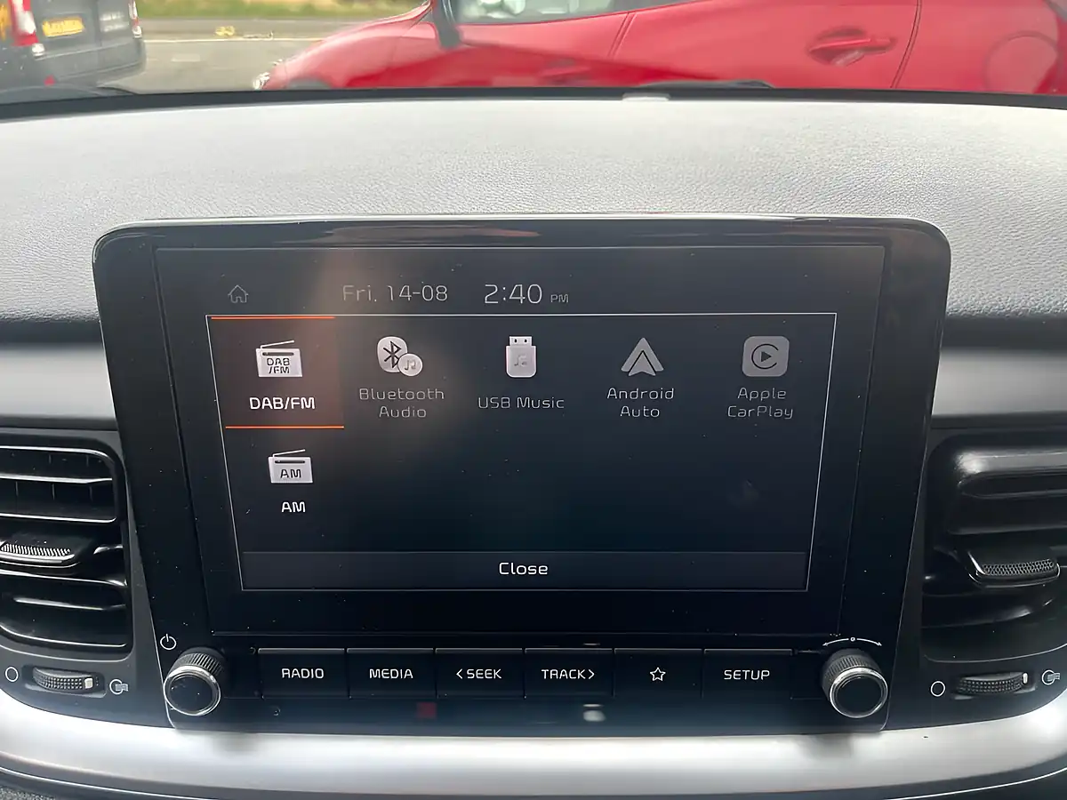 Used 2023 Kia Stonic 2 White - Interior and Exterior details 18