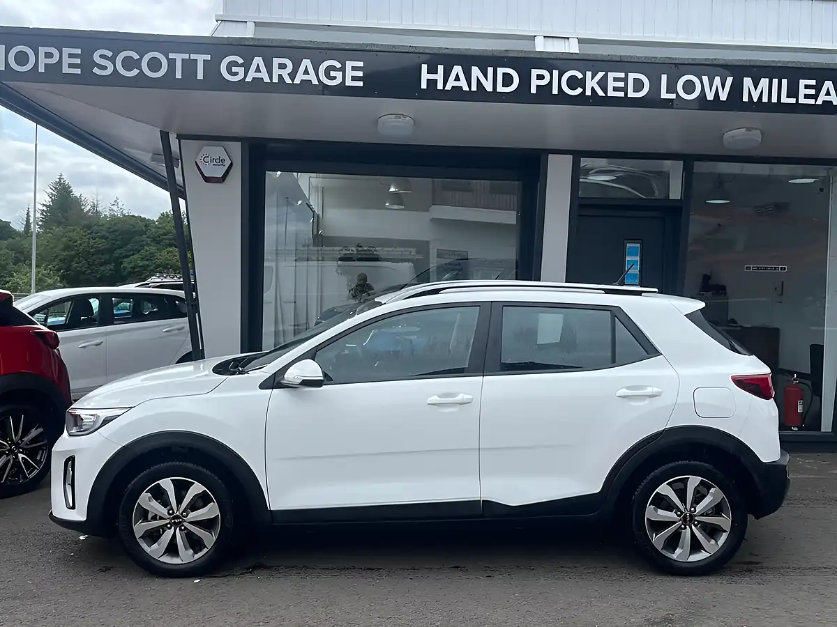 Used 2023 Kia Stonic 2 White - Interior and Exterior details 2