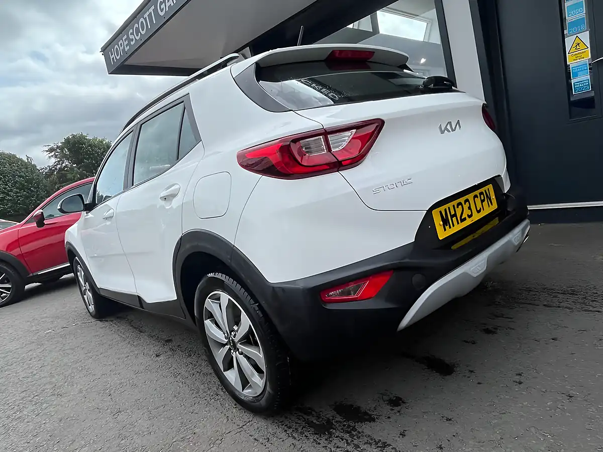 Used 2023 Kia Stonic 2 White - Interior and Exterior details 3