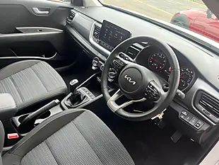 Used 2023 Kia Stonic 2 White - Interior and Exterior details 5