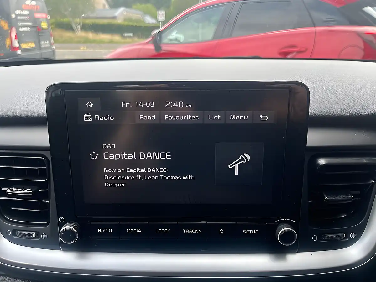 Used 2023 Kia Stonic 2 White - Interior and Exterior details 7