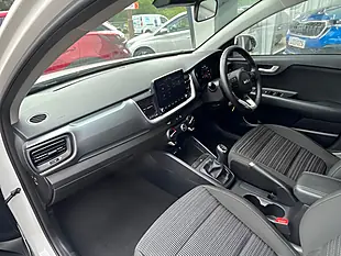 Used 2023 Kia Stonic 2 White - Interior and Exterior details 8