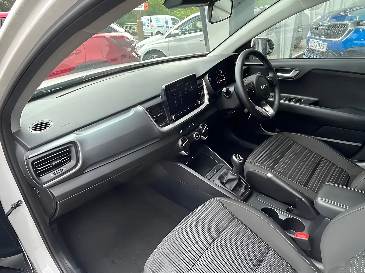 Used 2023 Kia Stonic 2 White - Interior and Exterior details 8