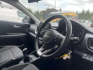 Used 2023 Kia Stonic 2 White - Interior and Exterior details 9