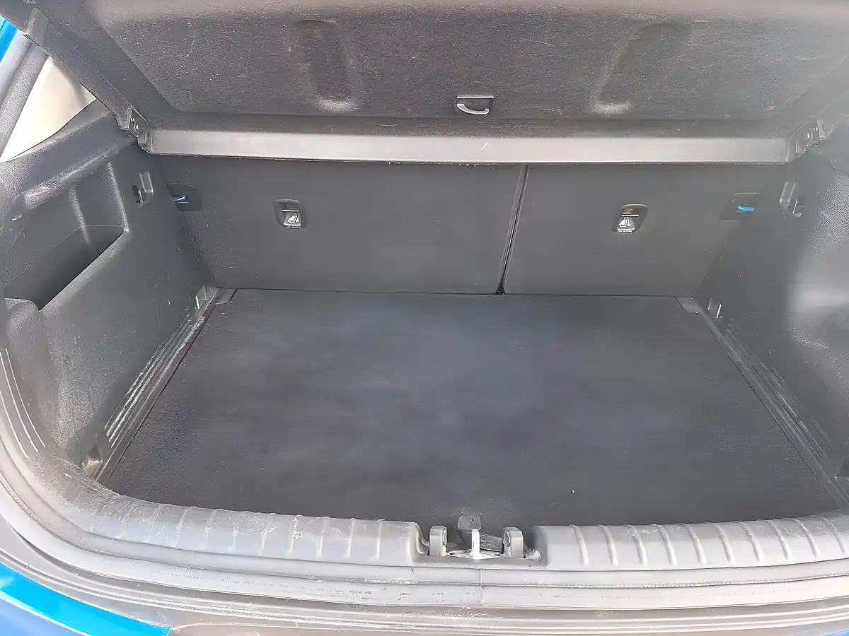 Used 2023 Kia Stonic GT-Line Blue - Interior and Exterior details 12