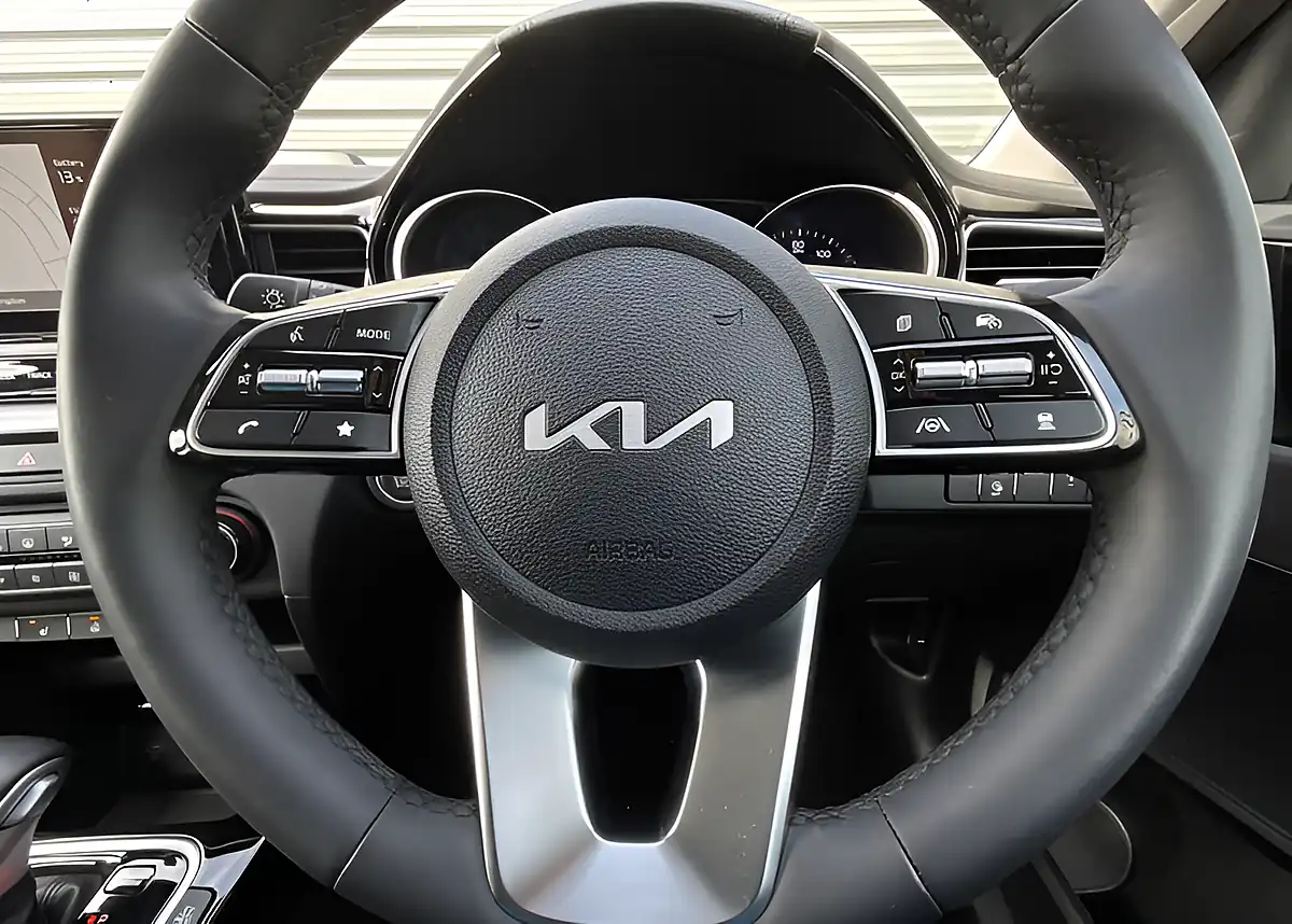 Used 2023 Kia Xceed 3 Dct Yellow - Interior and Exterior details 16