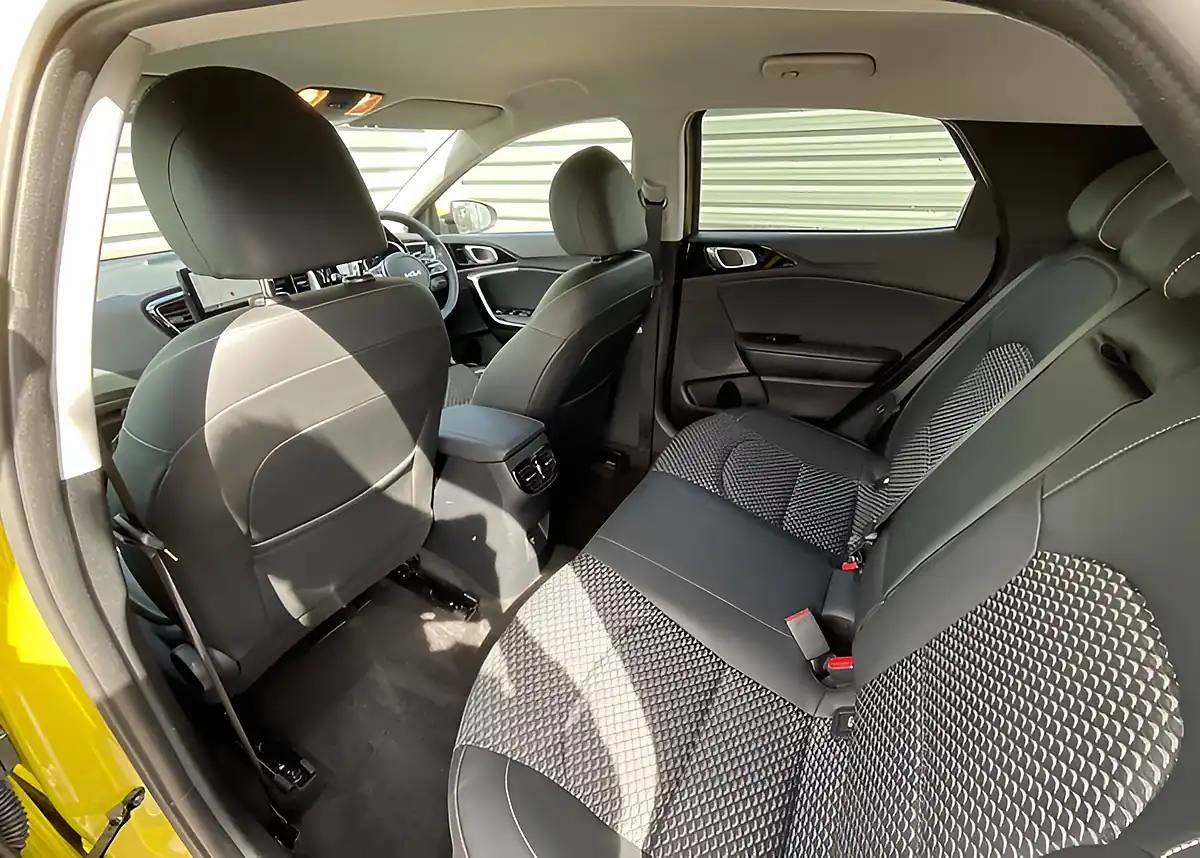 Used 2023 Kia Xceed 3 Yellow - Interior and Exterior details 15