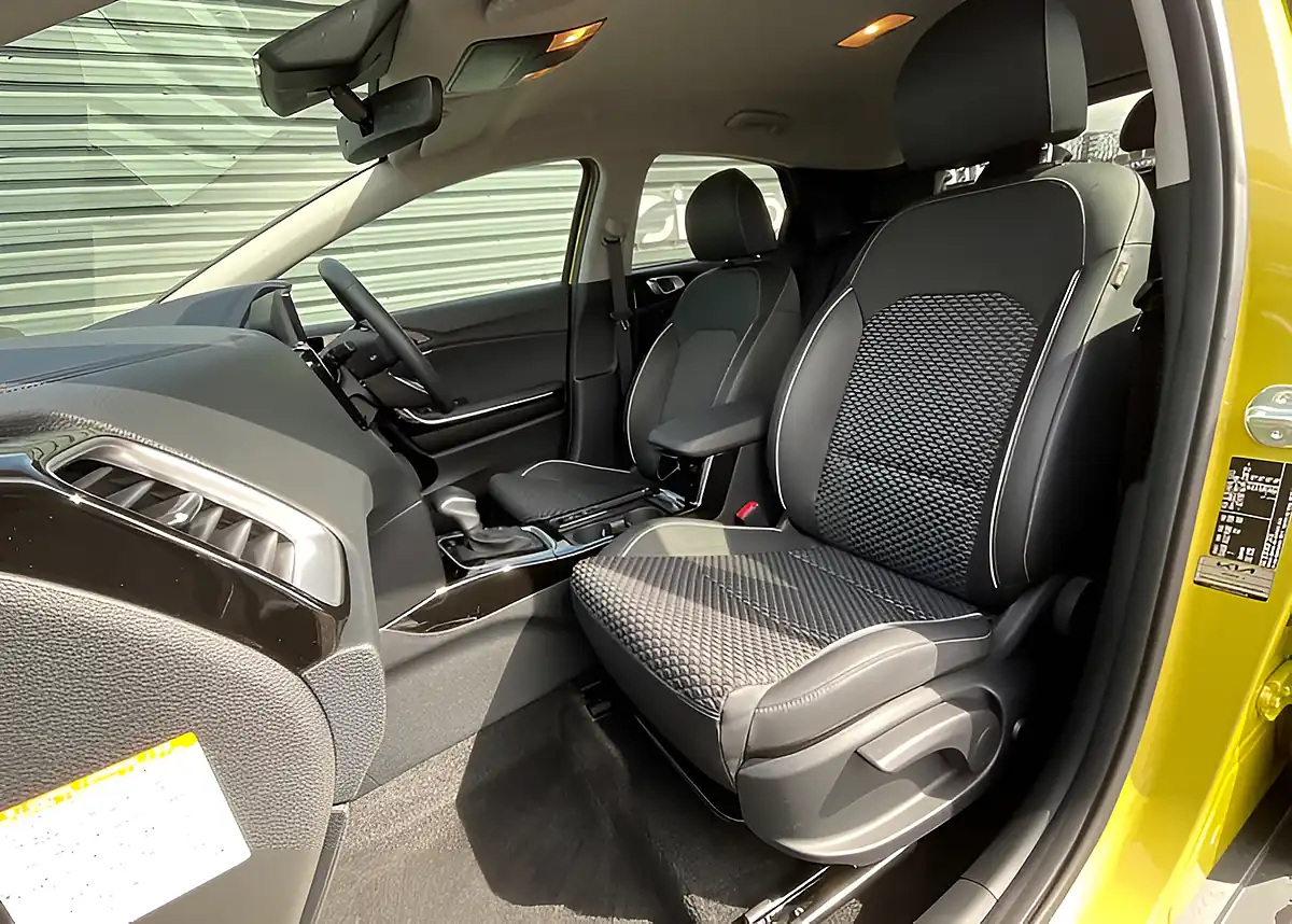 Used 2023 Kia Xceed 3 Yellow - Interior and Exterior details 17