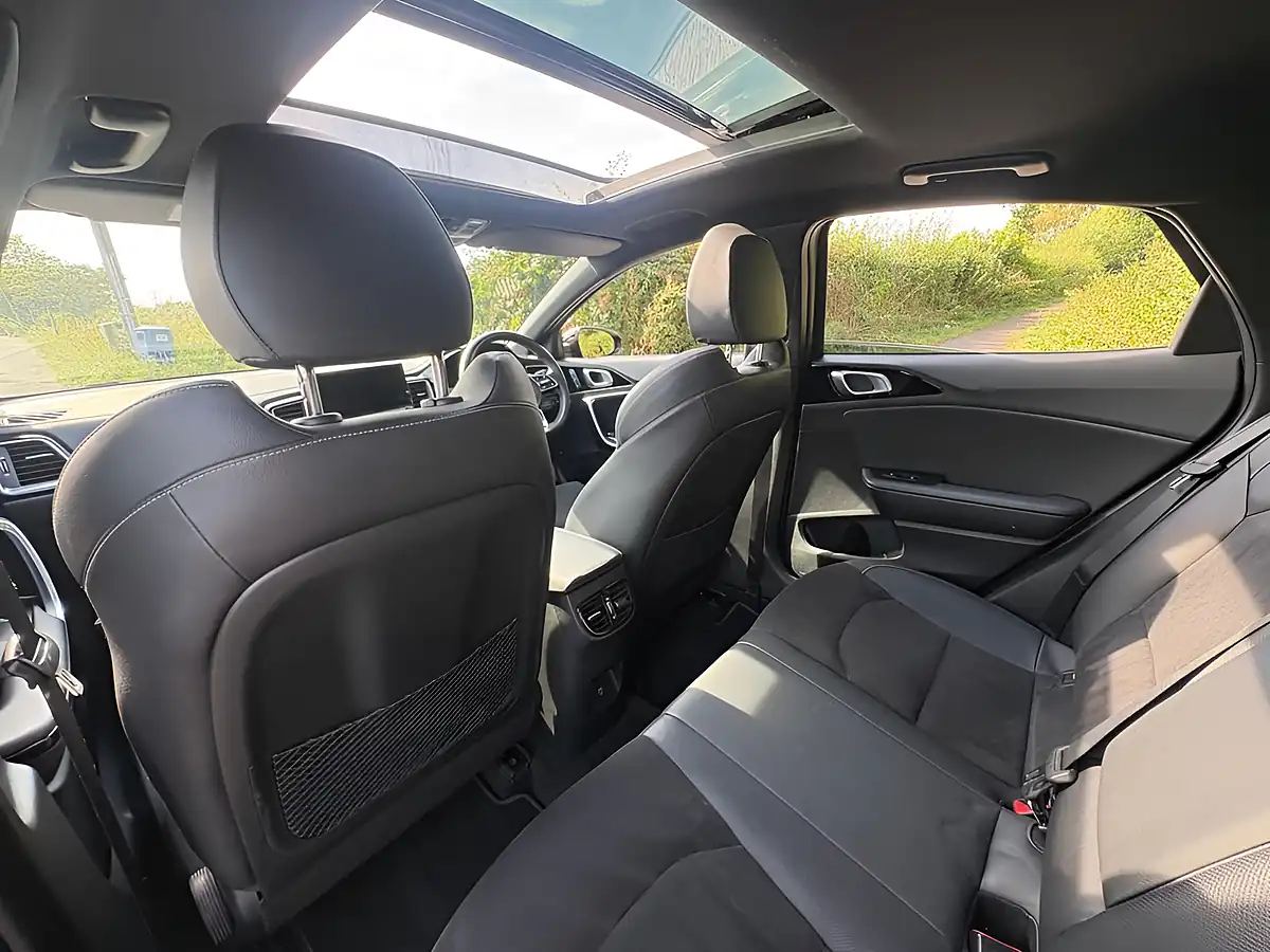 Used 2023 Kia Xceed GT-Line S Black - Interior and Exterior details 16
