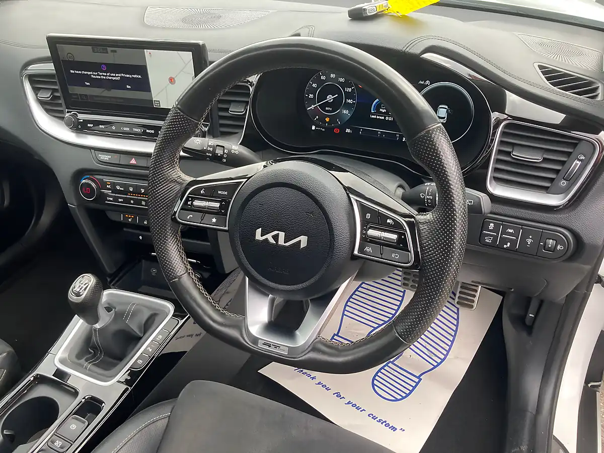 Used 2023 Kia Xceed GT-Line S White - Interior and Exterior details 18