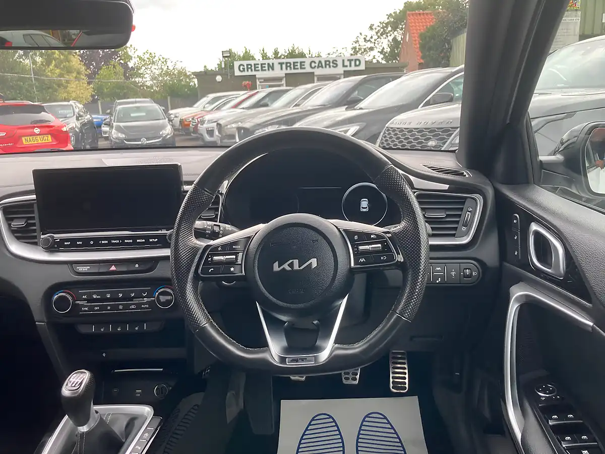 Used 2023 Kia Xceed GT-Line S White - Interior and Exterior details 19