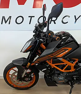 Used 2023 Ktm 125 Duke Black - Interior and Exterior details 11
