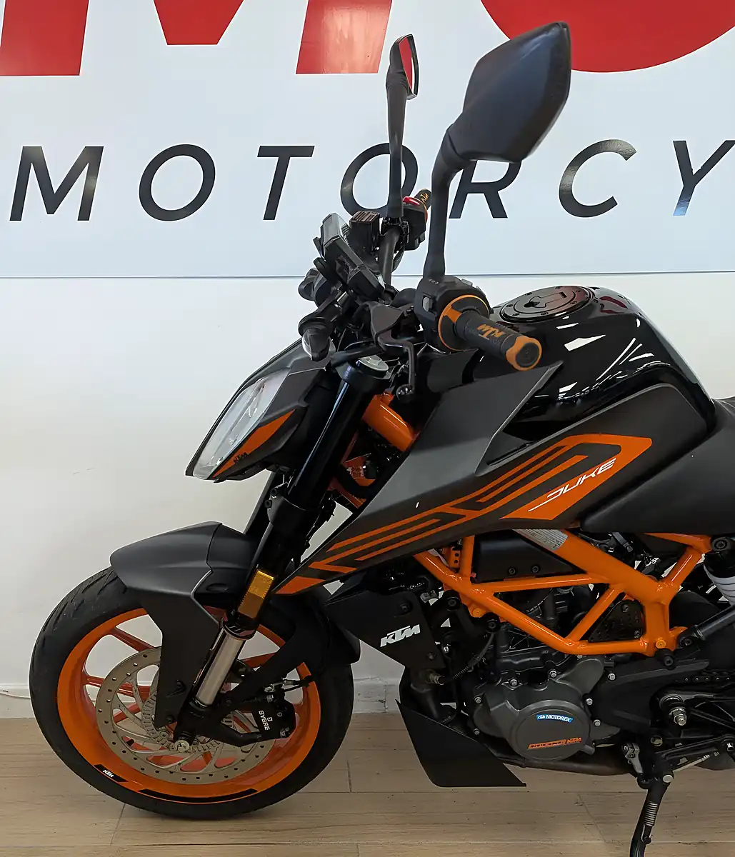 Used 2023 Ktm 125 Duke Black - Interior and Exterior details 11