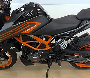 Used 2023 Ktm 125 Duke Black - Interior and Exterior details 12