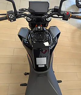 Used 2023 Ktm 125 Duke Black - Interior and Exterior details 13