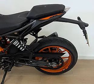 Used 2023 Ktm 125 Duke Black - Interior and Exterior details 16