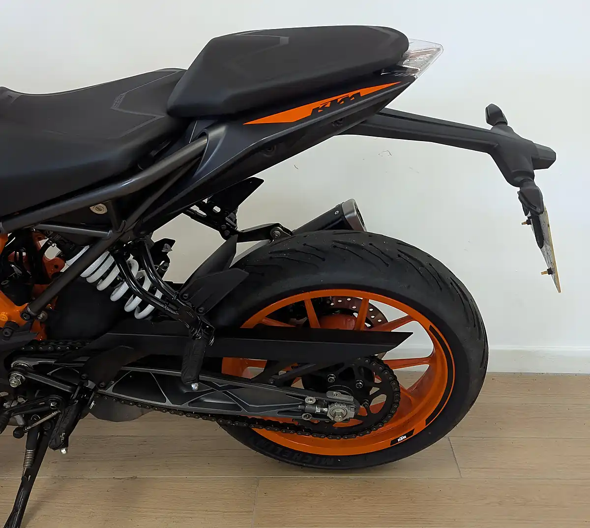 Used 2023 Ktm 125 Duke Black - Interior and Exterior details 16